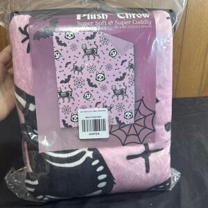 Pink and black Halloween fleece throw blanket 60 x 80 in NEW